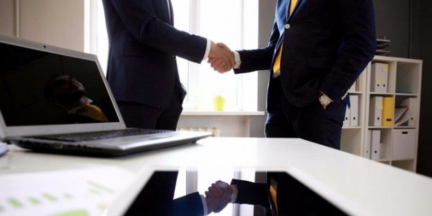 20160323151049-salesperson-men-coworkers-rep-hire-selling-agreement-handshake-successful
